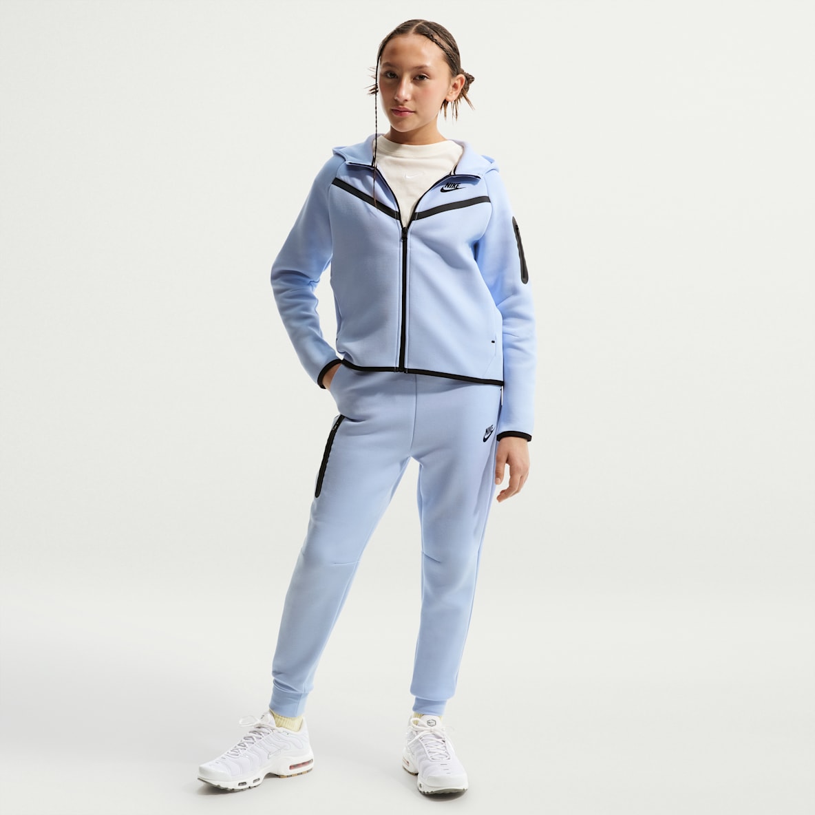Big Kids (XS - XL) Grey Nike Tech Fleece. Nike.com